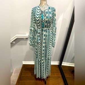 💚 SOLD Women Long Dress with sleeve 💚